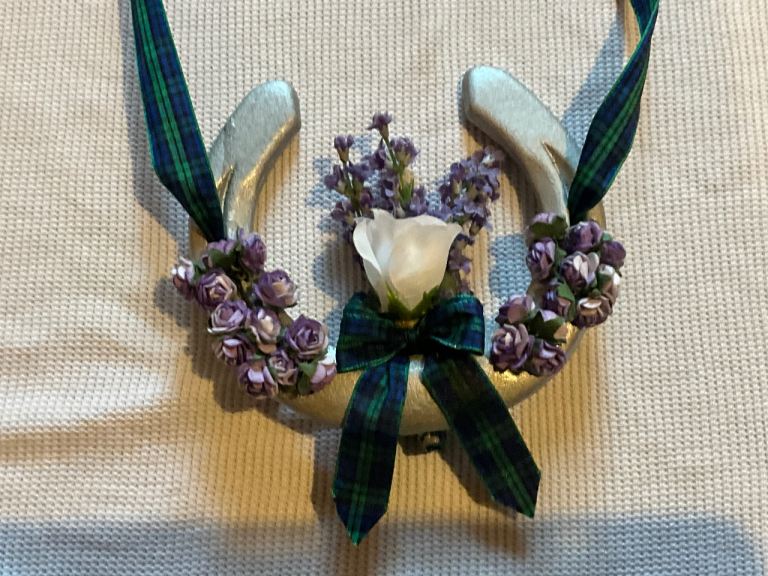 SCOTTISH HAND MADE BESPOKE horse shoe decor. Great for weddings, gifts 🎁 etc thanks.