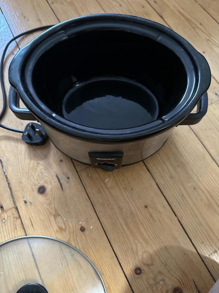 Slow cooker 