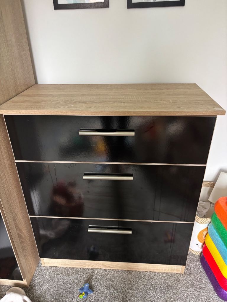 Black and Wood Chest of 3 Drawers – Good Condition