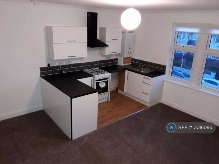 1 bedroom flat in Seabank Rd, New Brighton, CH45 (1 bed) (#3016096)