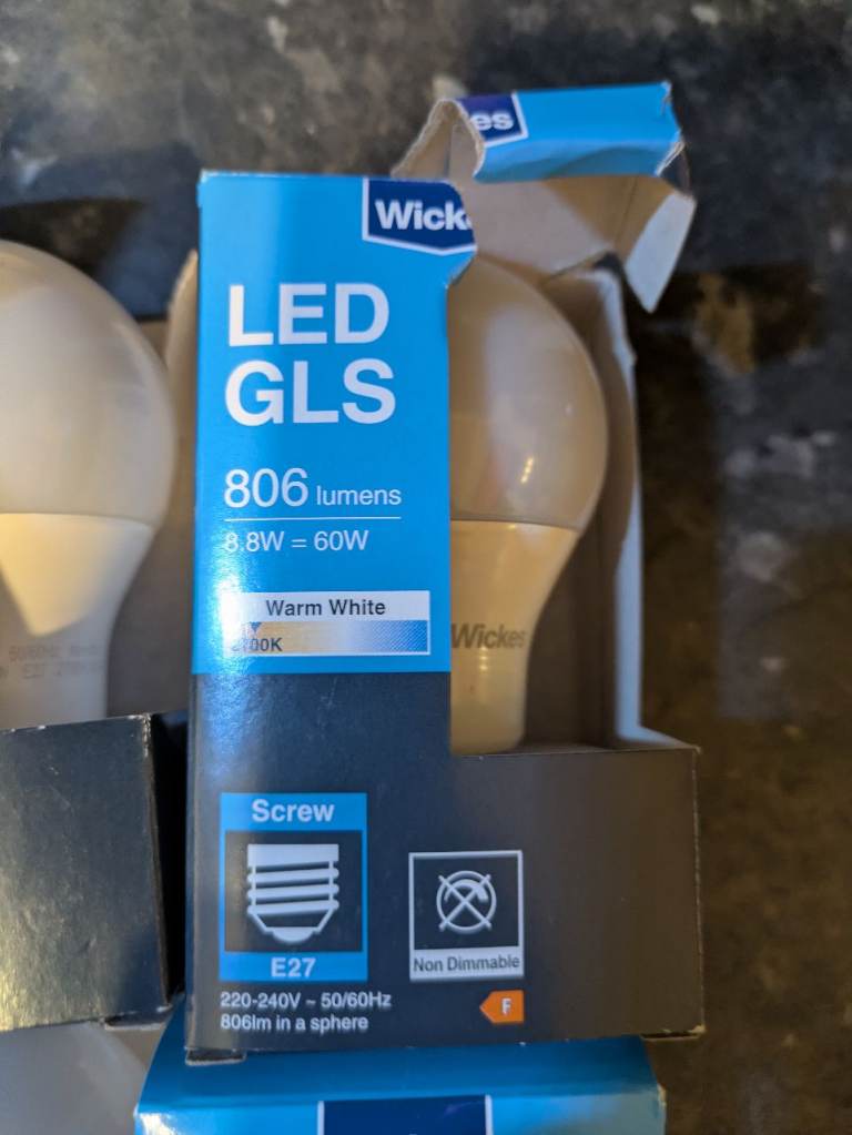 4x E27 LED bulbs 8.8w