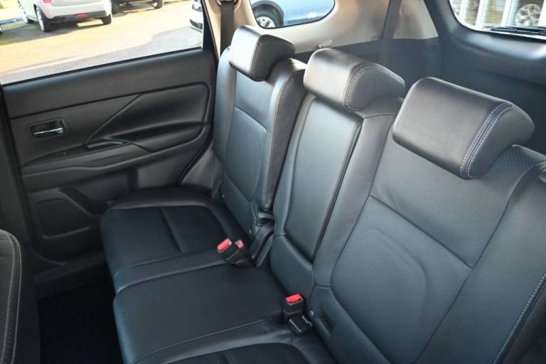 2017 Mitsubishi Outlander 2.2 DI-D 4 SUV 5dr Diesel Manual 4WD Euro 6 (s/s) (147 ps) ESTATE Diese...