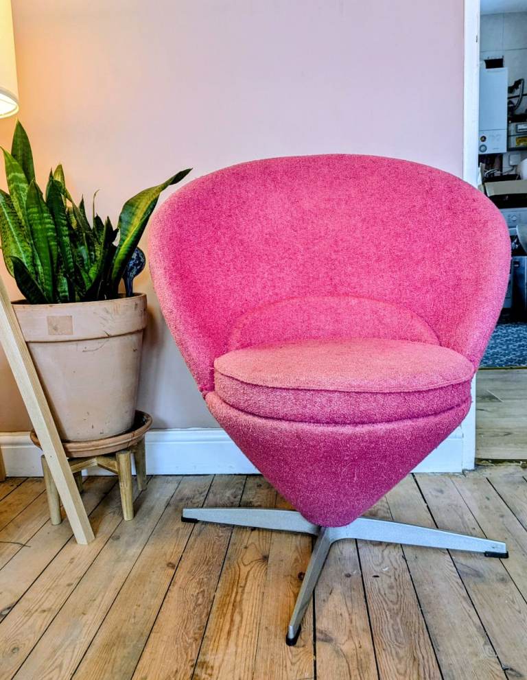 Stylish Pink Swivel Chair – Good Condition