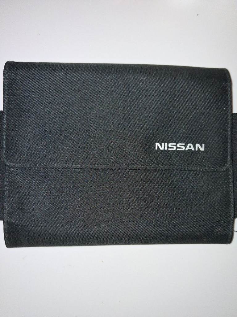 Nisssan Qashqai 2014 Manual and wallet
