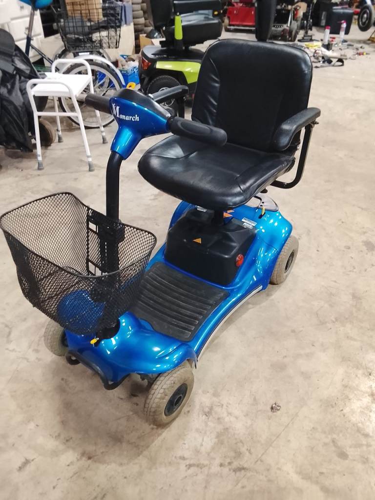 Small mobility scooter 