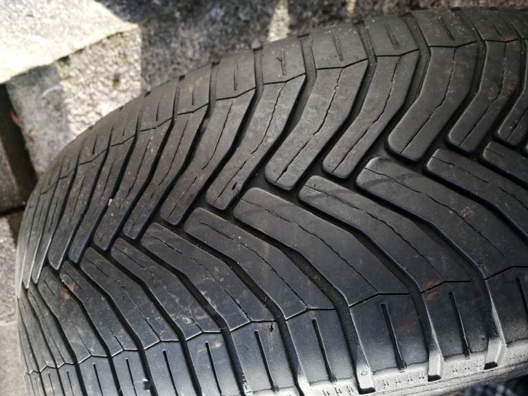 Car tyre