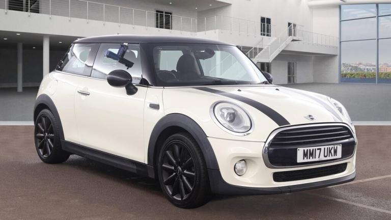 2017 MINI Hatch 1.5 Cooper D 3dr ++ CHILI PK / BLACK PK / ULEZ / DAB ++ HATCHBACK Diesel Manual