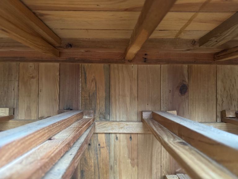 Rustic Solid pine merchant chest of drawers very good condition possible delivery