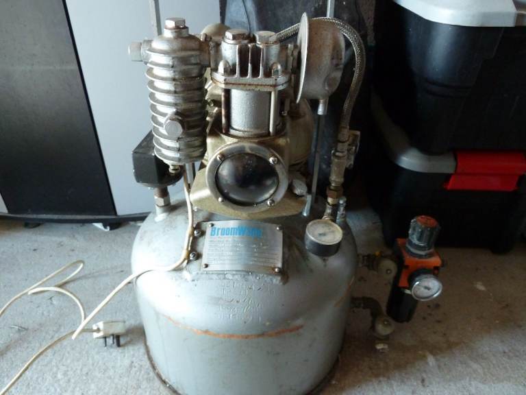 AIR COMPRESSOR