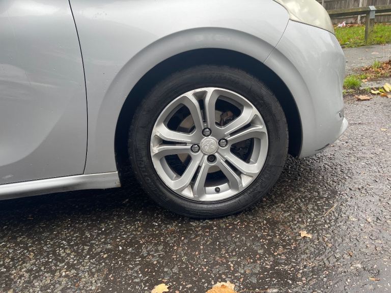 Peugeot, 208, Hatchback, 2012, Manual, 1199 (cc), 5 doors