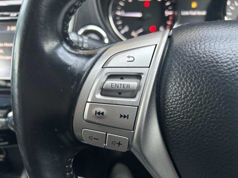 2014 Nissan Qashqai 1.6 dCi Tekna 5dr Xtronic HATCHBACK DIESEL Automatic