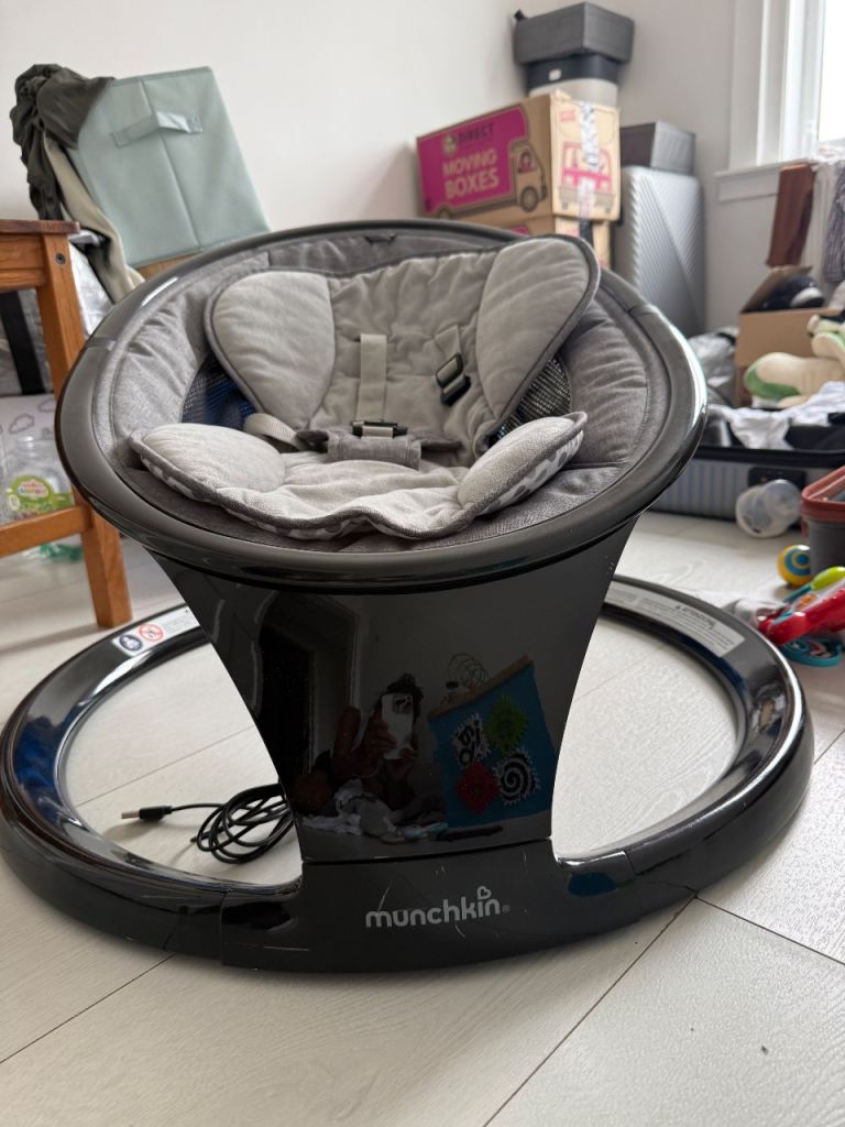 Munchkin Bluetooth Baby Swing Bouncer – Good Condition