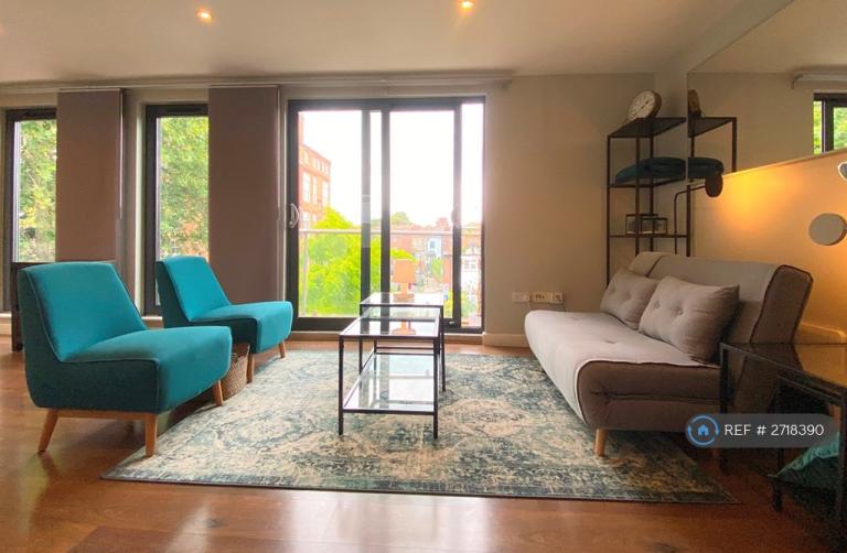 1 bedroom flat in Spurstowe Terrace, London, E8 (1 bed) (#2718390)