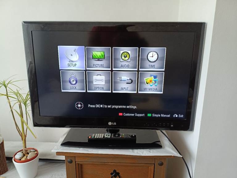 LG LED-LCD TV 32 inches screen