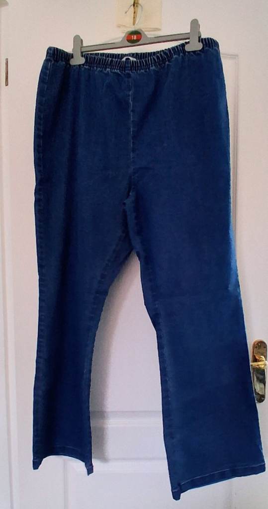  LADIES “DENIM ESSENTIALS” PULL ON JEANS. SIZE 26