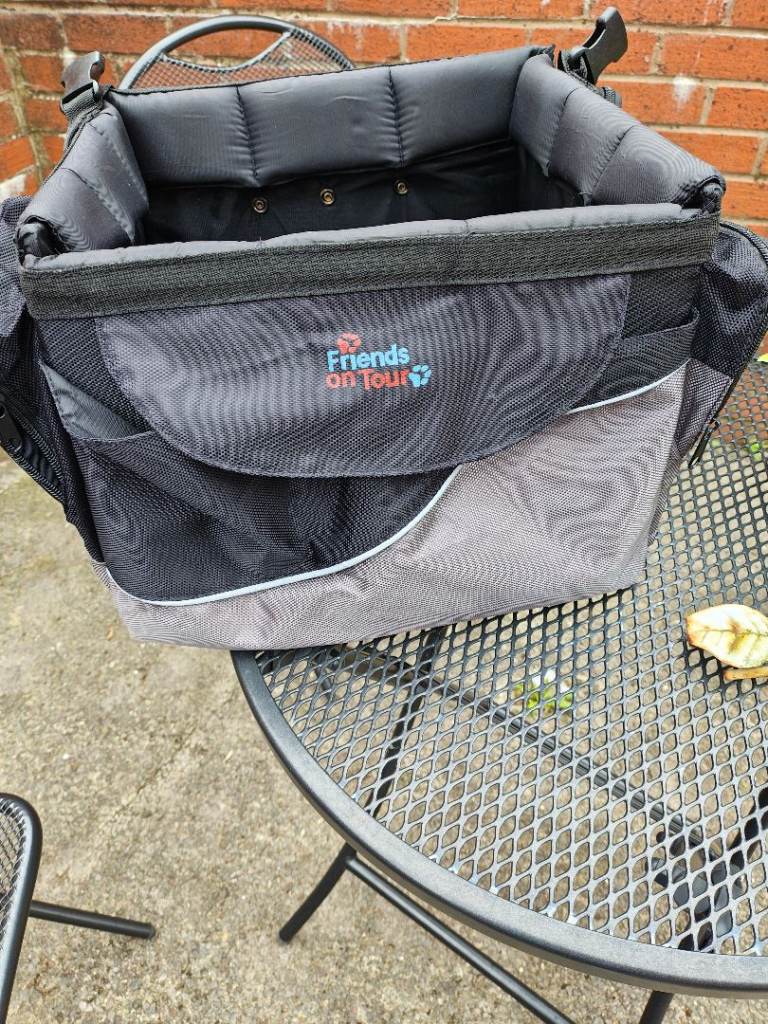 Pet carrier for bike