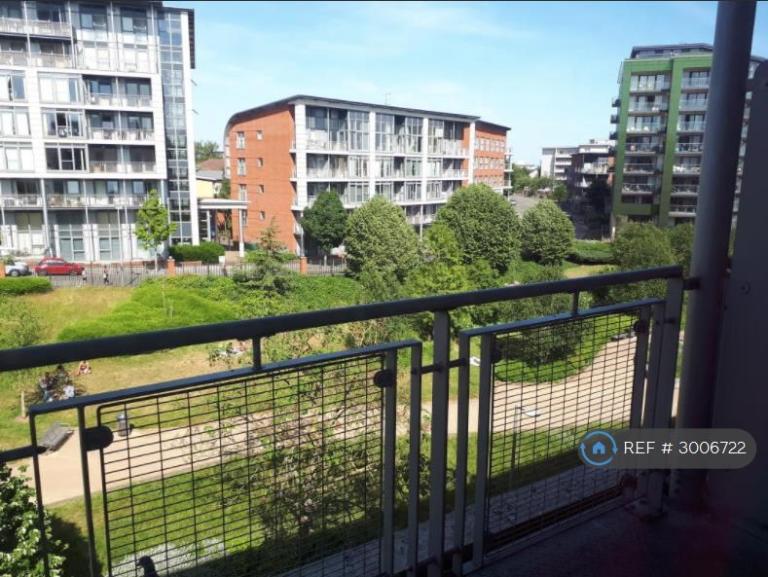 2 bedroom flat in Alfred Knight Way, Birmingham, B15 (2 bed) (#3006722)