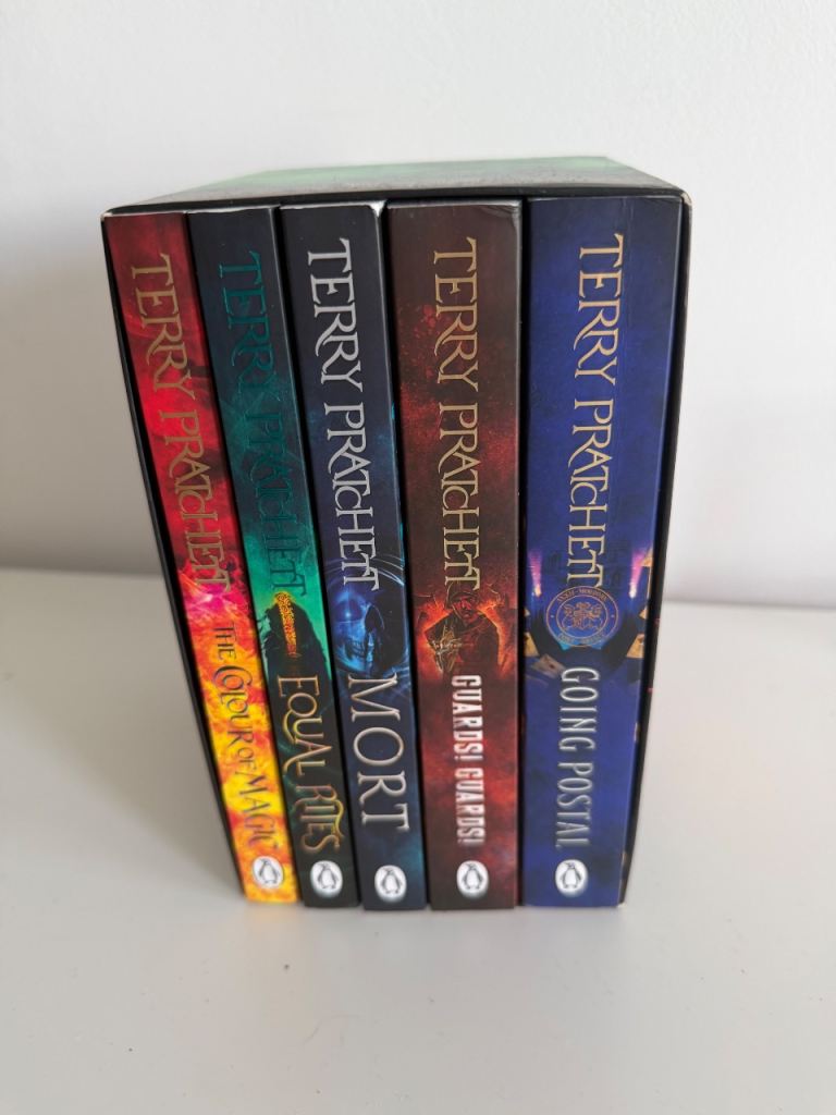 Terry Pratchett – Enter the Discworld (5 Book Collection)