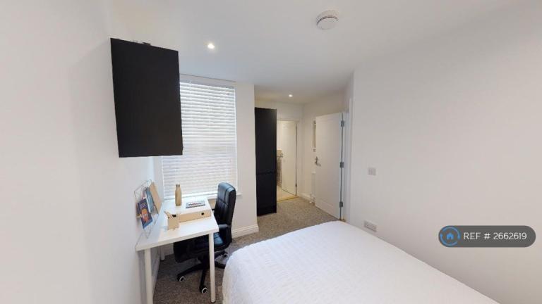 7 bedroom house in Pains Road, Southsea, PO5 (7 bed) (#2662619)