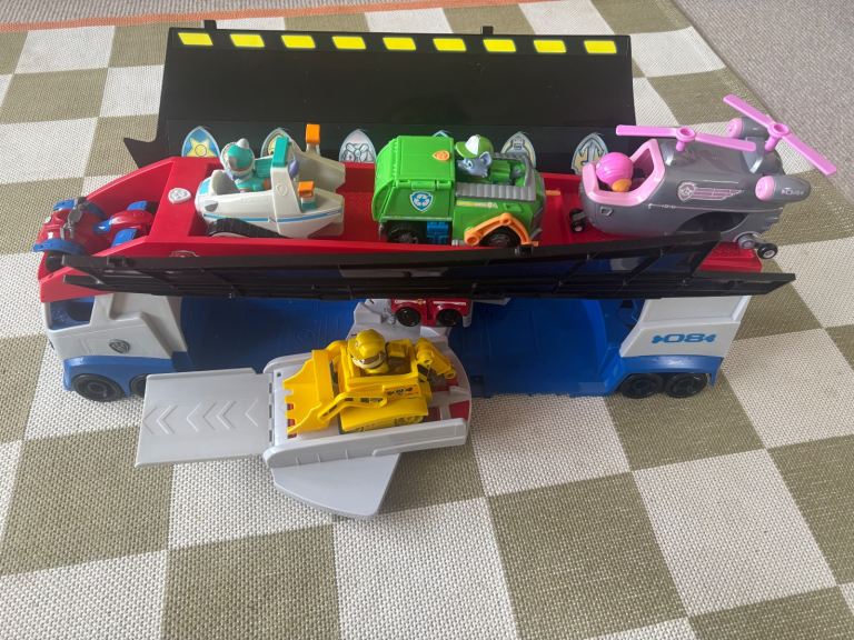 Transforming Paw Patrol Truck with Vehicle Launchers 