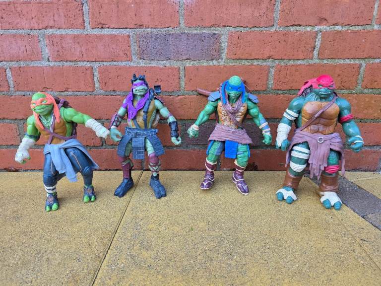 4 large teenage mutant ninja figures
