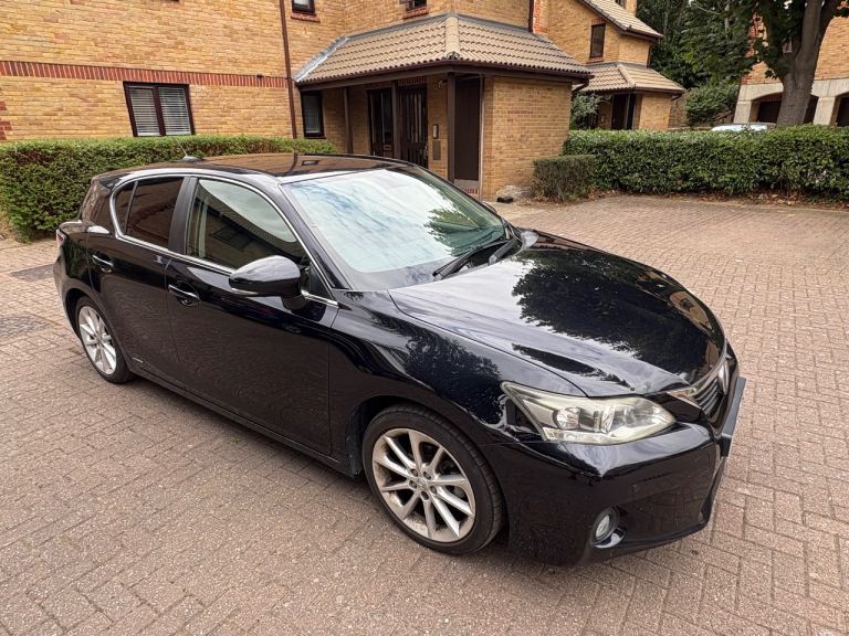 Lexus CT200h 1.8 hybrid in an immaculate condition,drives superb,full leather 