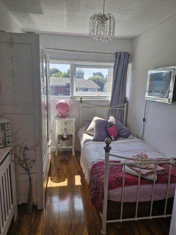Lovely single room in Kidlington for female to rent