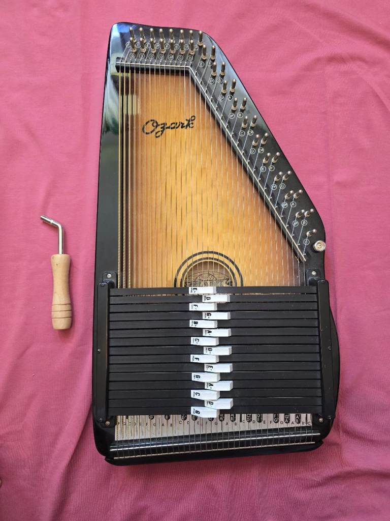 Ozark 15 Bar Autoharp, Excellent Condition