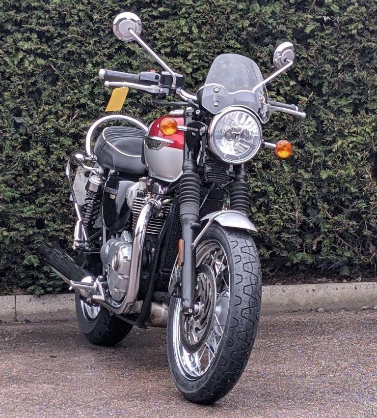 TRIUMPH BONNEVILLE T120 - 2016 16 - MODERN CLASSIC