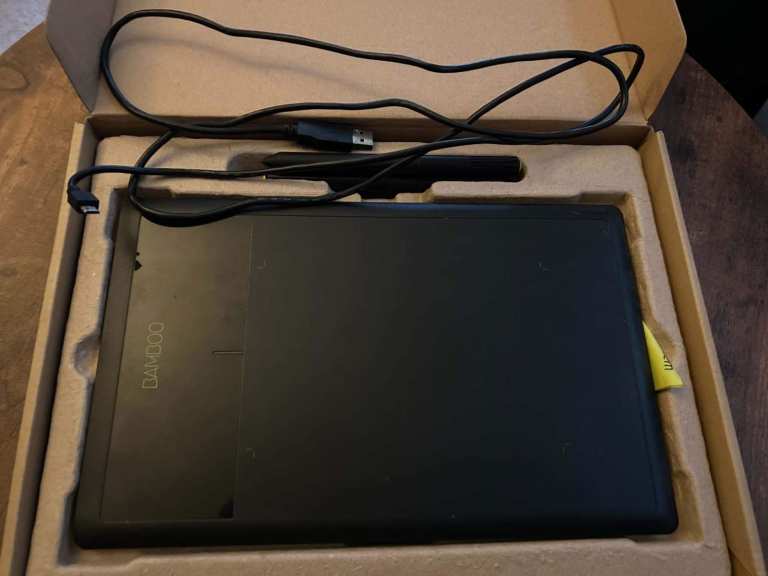 Wacom Bamboo Graphics Tablet with Pen and Cable – Good Condition 