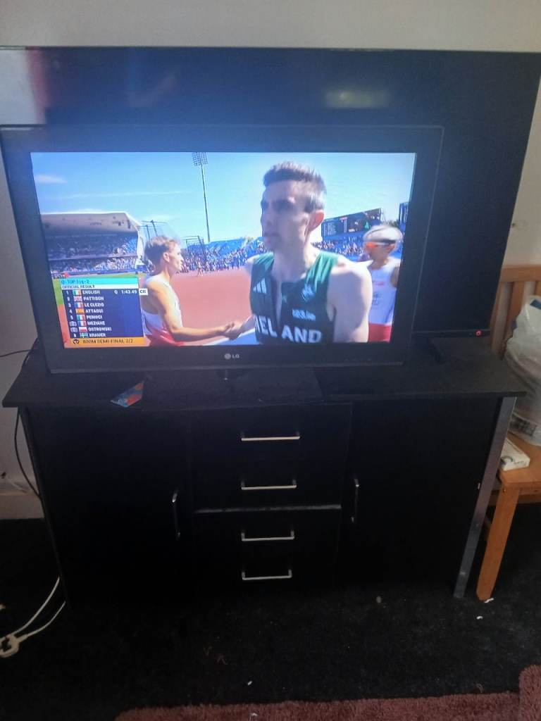 LG 32CS460 32-inch HD Ready LCD TV - Black, Good Condition