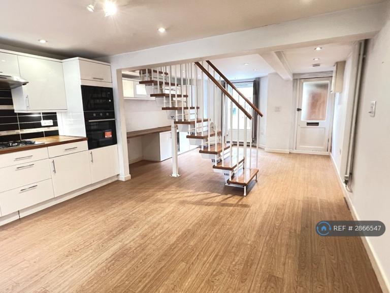 2 bedroom flat in Corona Road, Cambridge, CB4 (2 bed) (#2866547)