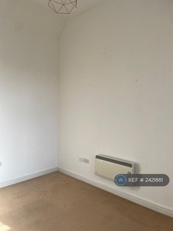 1 bedroom flat in Sugden House, Leek, ST13 (1 bed) (#2421861)