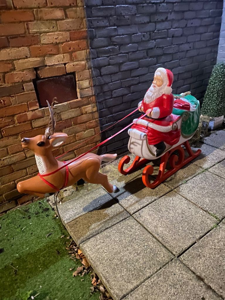 Vintage 1989 TPI Santa In Sleigh And Reindeer Christmas Blow Mold. 