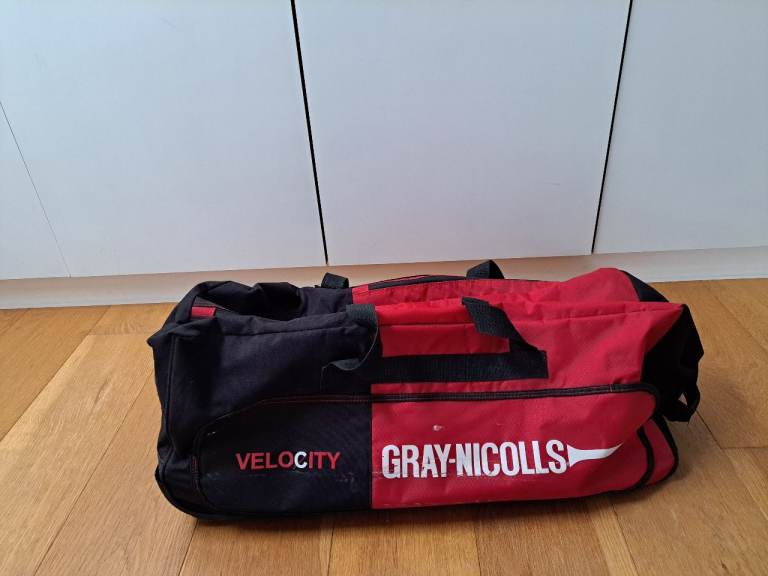 Junior Gray-Nicolls Cricket Kit Bag on Wheels – Good Condition