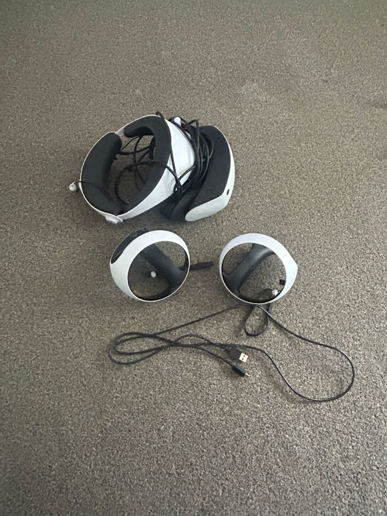 PS5 VR2 Headset and Controllers – White, Good Condition
