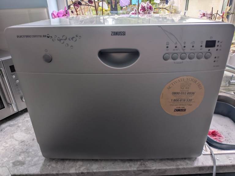 Zanussi Compact Dishwasher – Good Condition