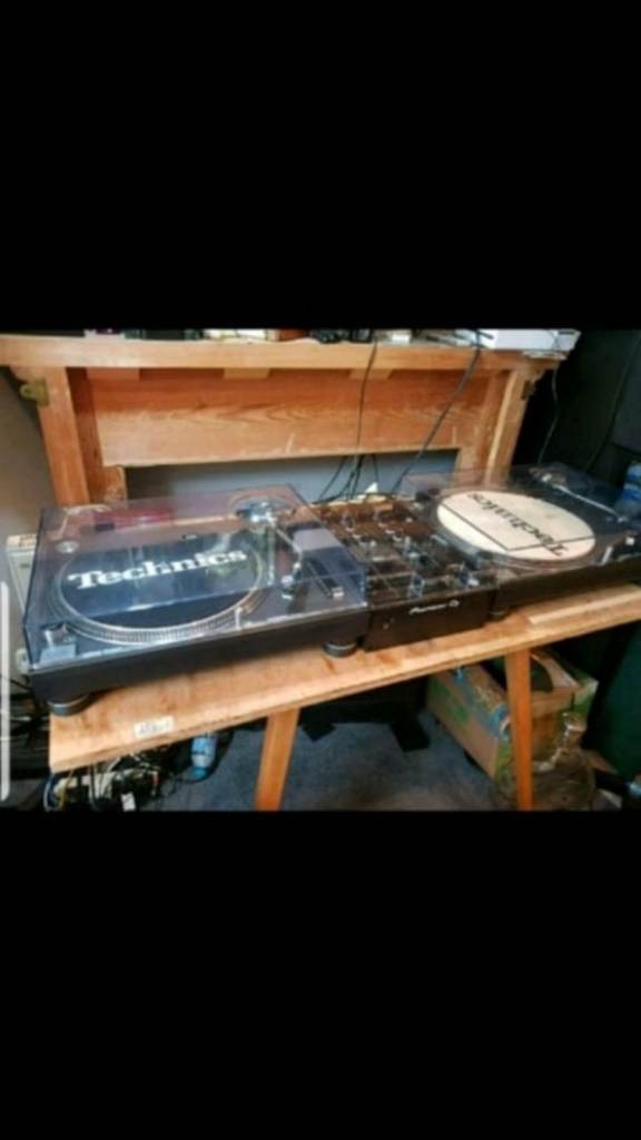 Technics SL 1210 MK2 (PAIR) Pioneer 450 mixer
