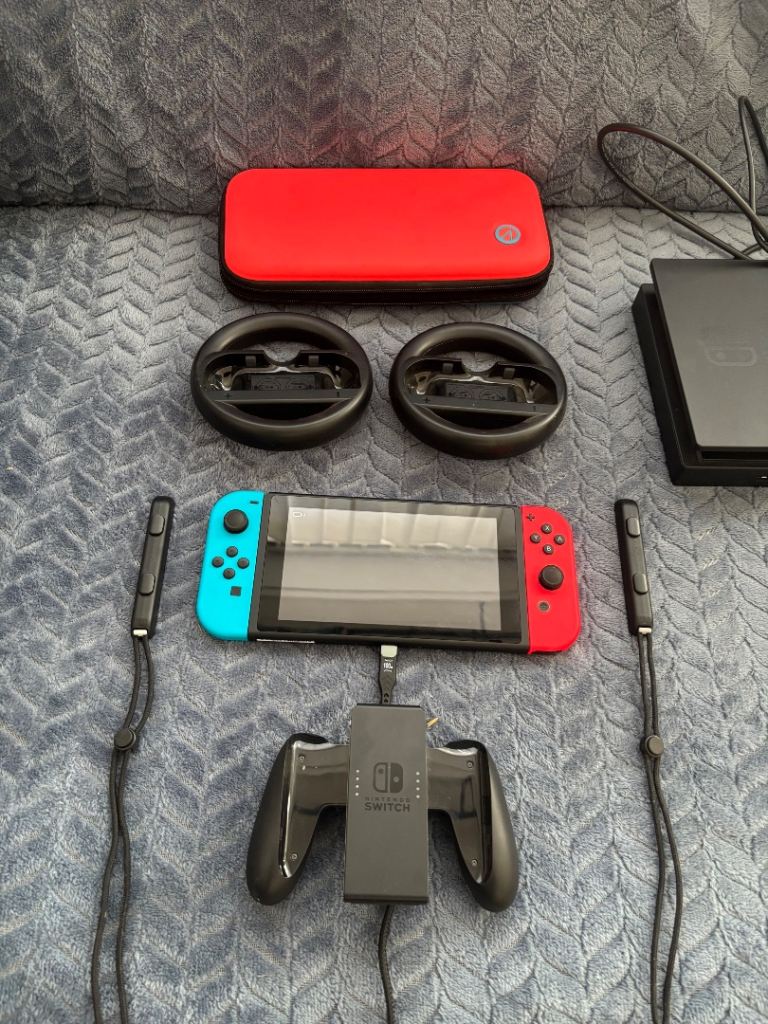 Nintendo switch accessories + 2 games