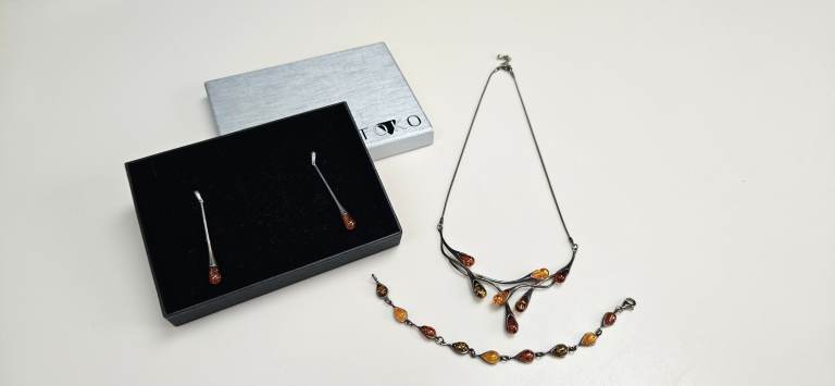 Toko - Amber jewellery set including teardrop necklace, earrings and bracelet
