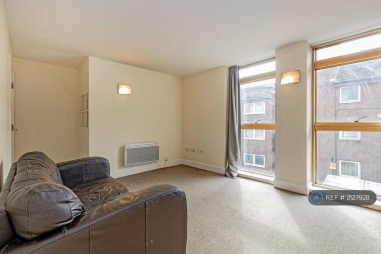 2 bedroom flat in Rockingham St, Sheffield, S1 (2 bed) (#2127928)