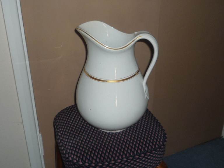 White Ceramic Jug with Gold Trim – Good Condition