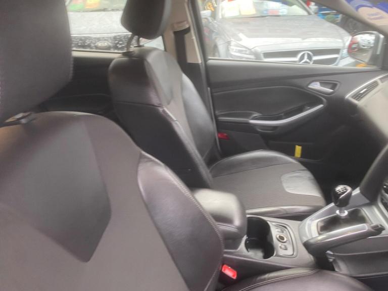 2011 Ford Focus 1.6T EcoBoost Titanium X Euro 5 (s/s) 5dr HATCHBACK Petrol Manual