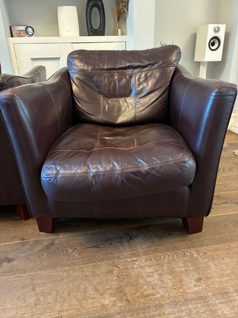 Leather chair 