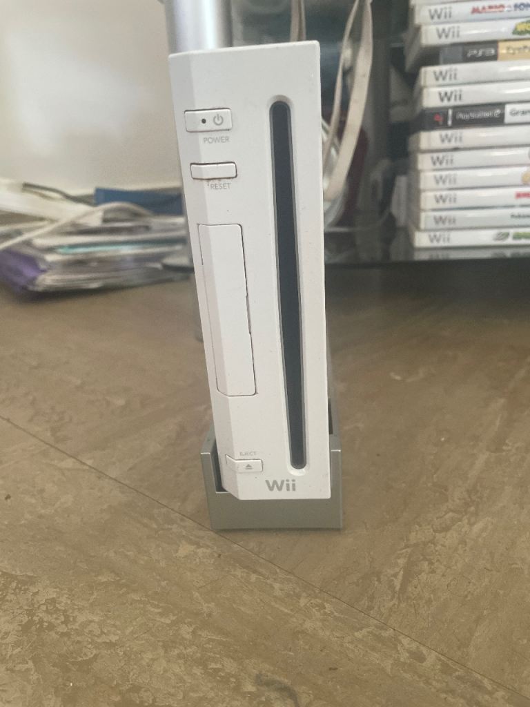 Nintendo Wii Console – White, Good Condition
