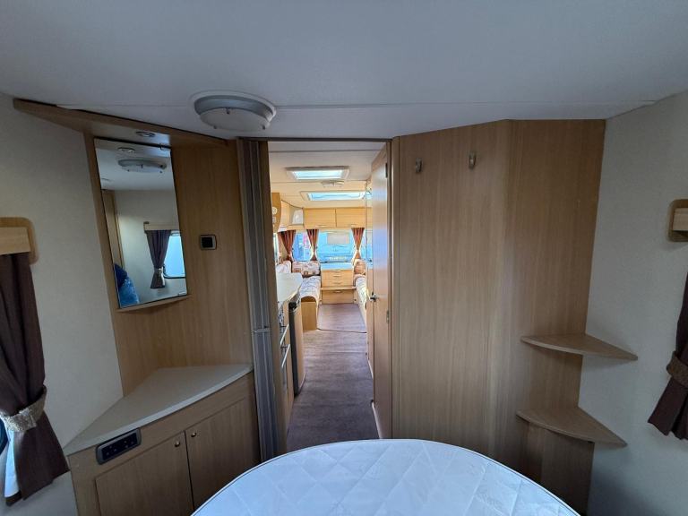 Abbey Vogue 2 610 Twin Axle Rear Island Bed Middle Bathroom