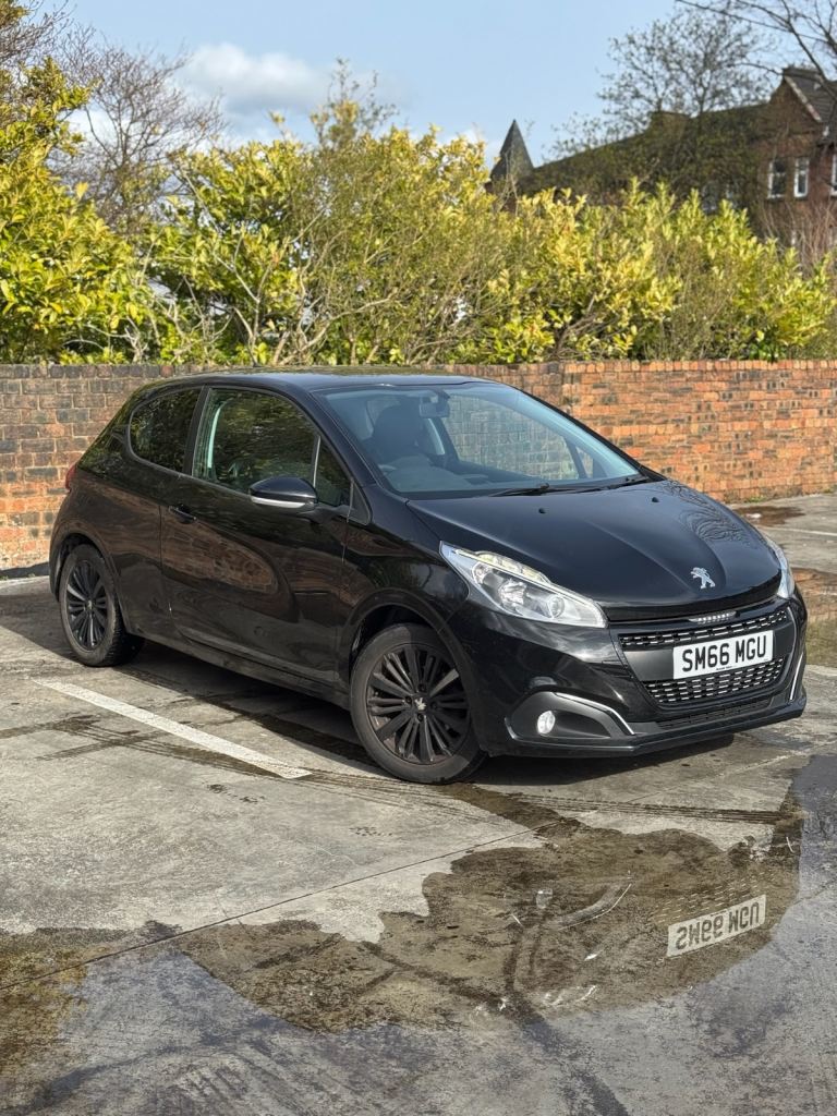 2017 Peugeot 208 1.2 litre manual black edition full years MOT and £20 road tax 