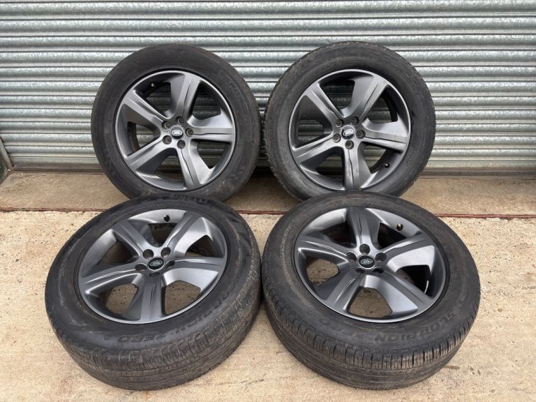 Range Rover velar 19” alloy wheels / tyres 255/55/19