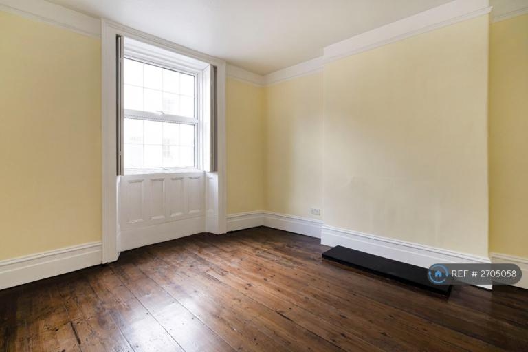 1 bedroom flat in London Street, Faringdon, SN7 (1 bed) (#2705058)