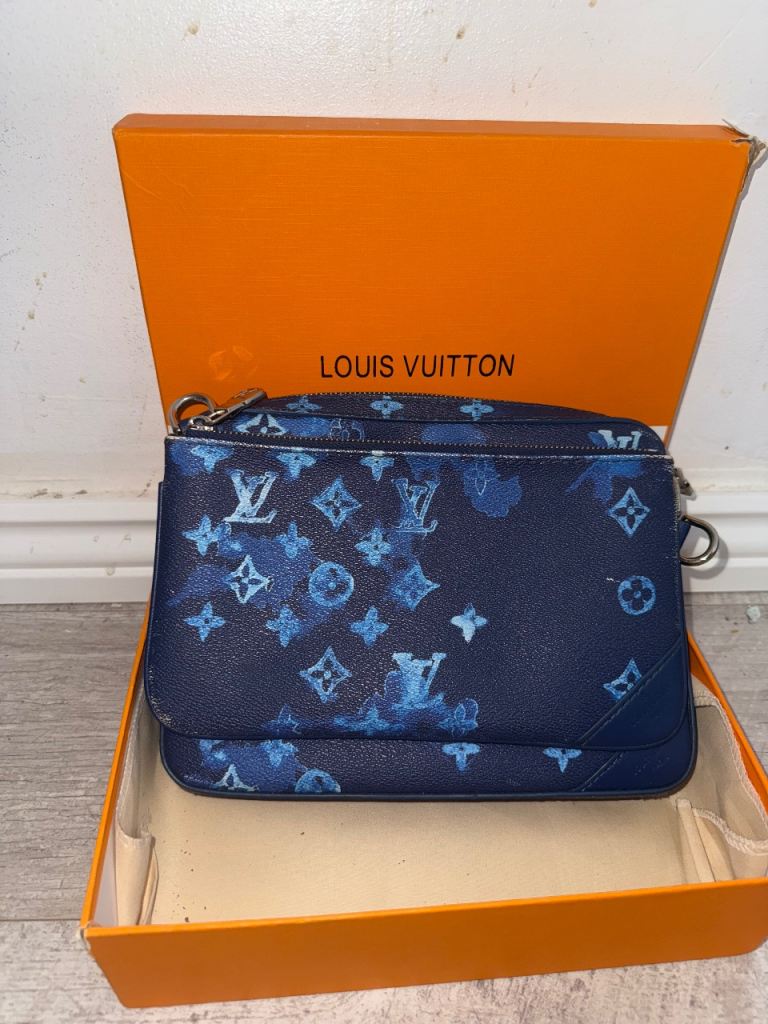 Louis Vuitton Blue Messenger Bag – Good Condition